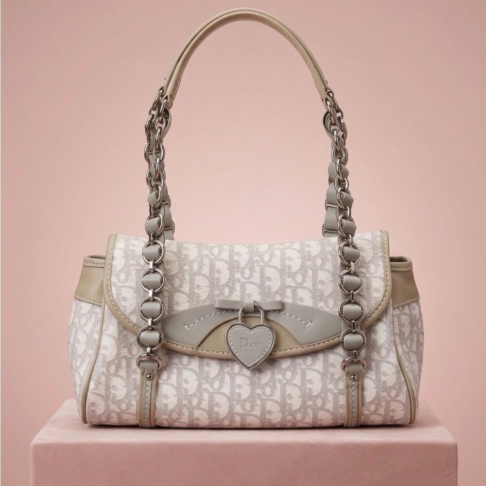 Trotter Heart Hand Bag